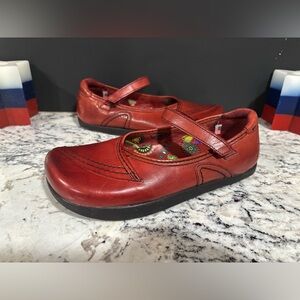 Earth Shoes Women Red Leather Mary Jane Square Toe Lug Sole Size 7.5 B